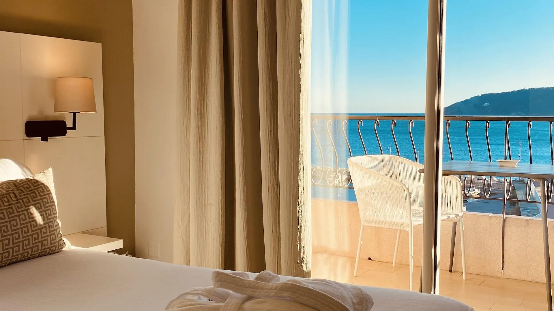 Best Western Plus La Corniche contacts