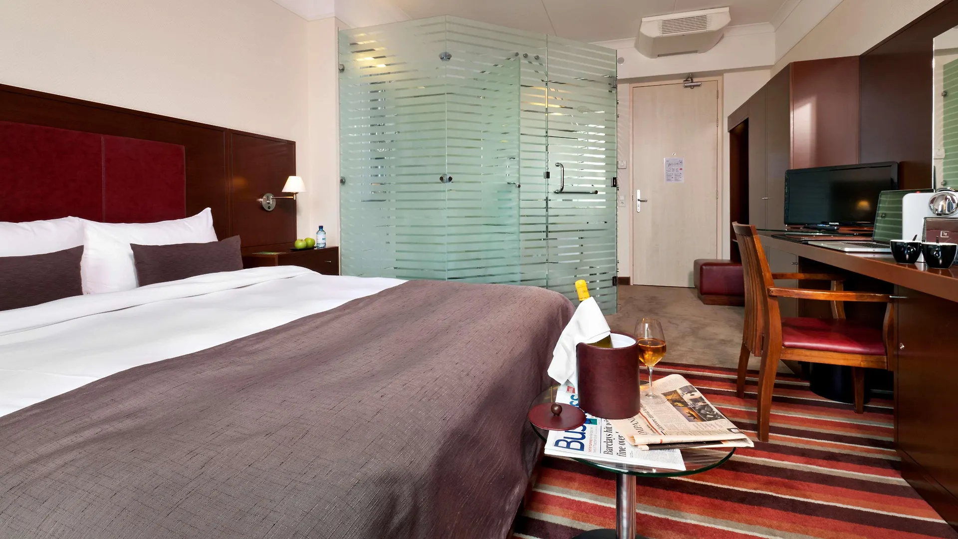 Best Western Plus La Corniche Hotel Toulon 4*,